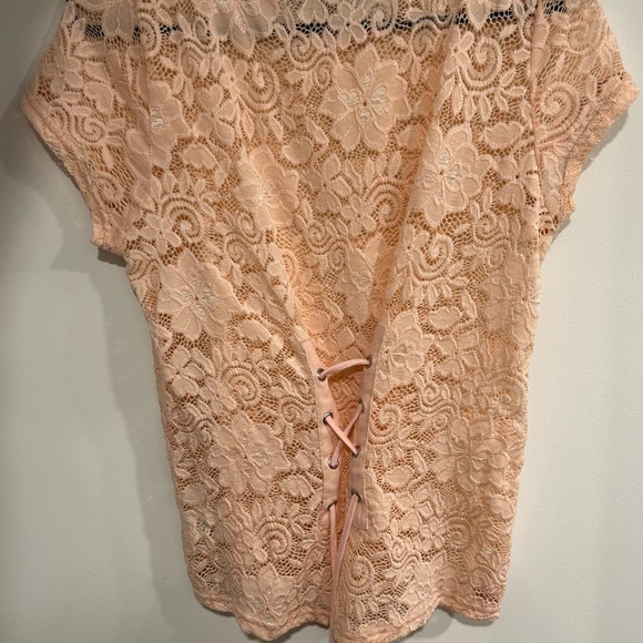 Lacey fitted top size small - Picture 2 of 3